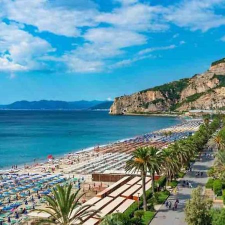 Appartamento In Centro Storico Finale Ligure Exterior photo